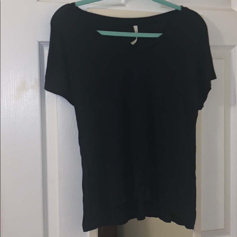 black v-neck tee